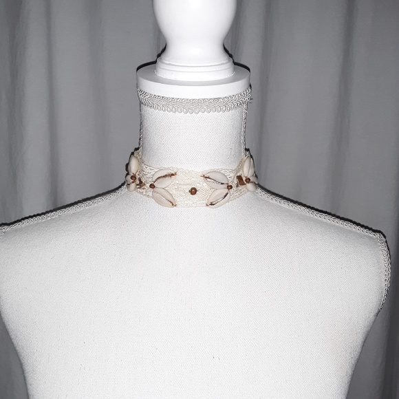 Choker Necklace with Cowrie Sea Shells - Picture 2 of 6